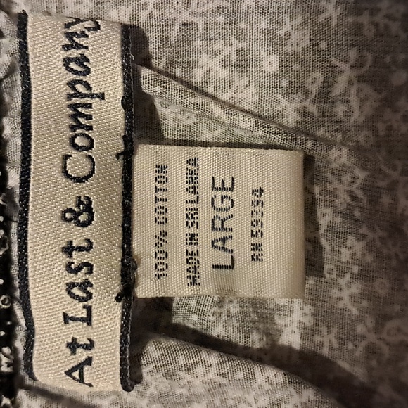 Large black and white skirt from At Last & Company - Picture 5 of 6